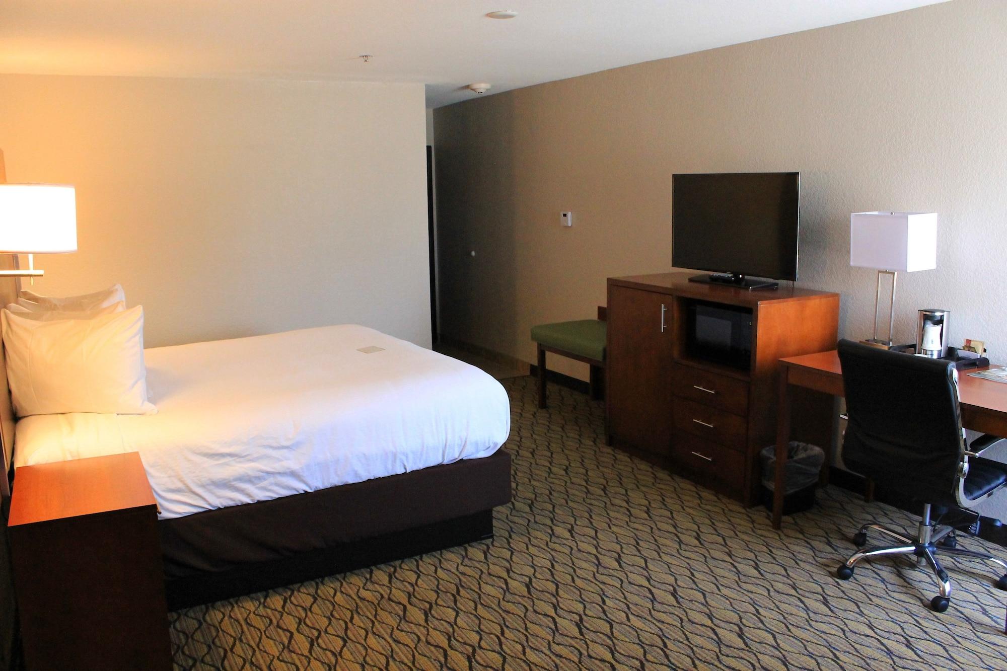 Wyndham Garden Fort Wayne Exterior photo