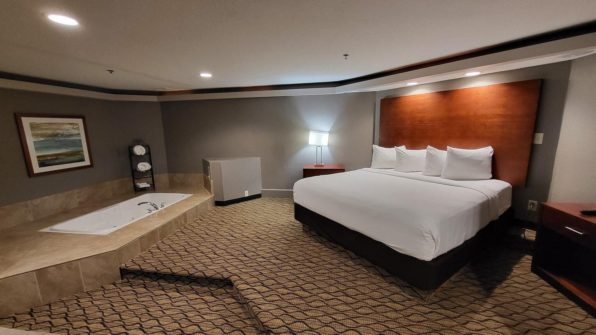 Wyndham Garden Fort Wayne Exterior photo