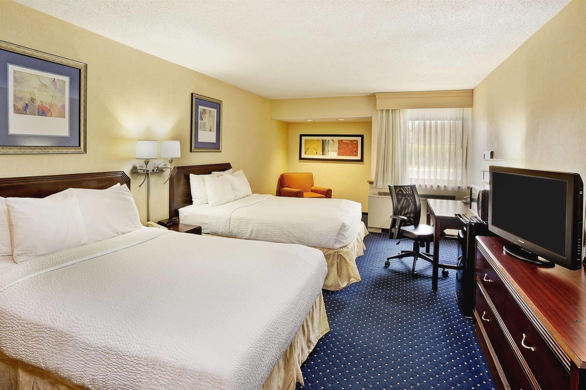 Wyndham Garden Fort Wayne Exterior photo
